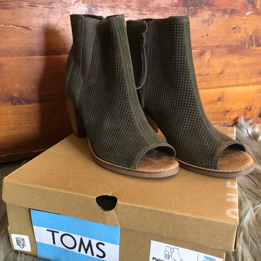 Tom’s Peep-toe Booties